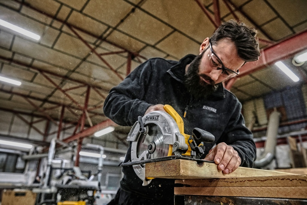 Dewalt Sierra Circular 7-1/4"- 1,400W 5,500 RPM