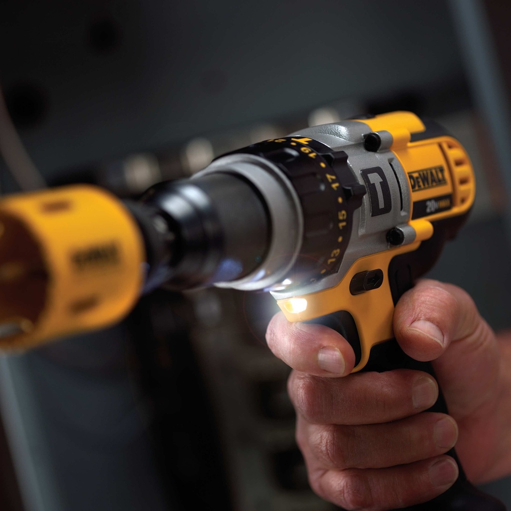 Taladro Atornillador Dewalt 20V. Cargador + 2 Baterias XR 3Ah