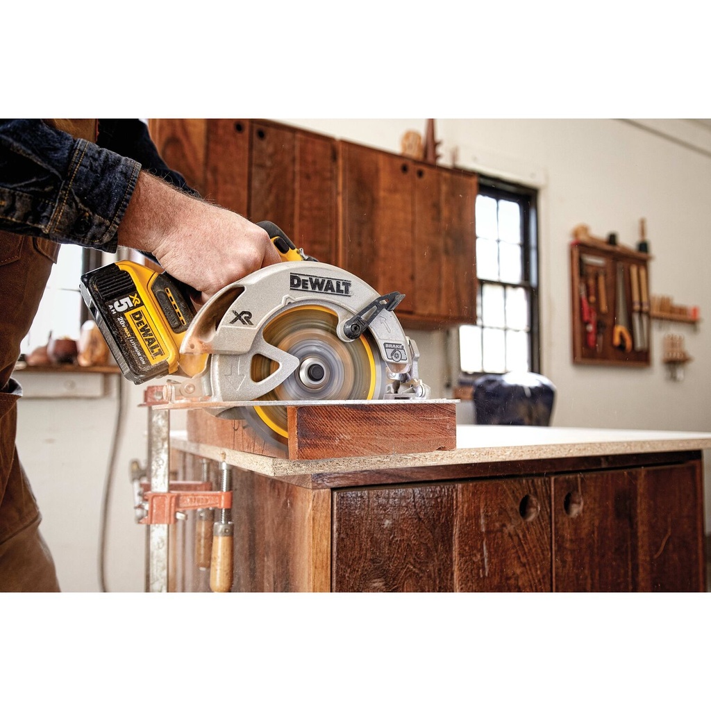 Sierra Circular Inalámbrica 7 1/4" 20V Sin bateria/Ni cargador DCS570B Dewalt