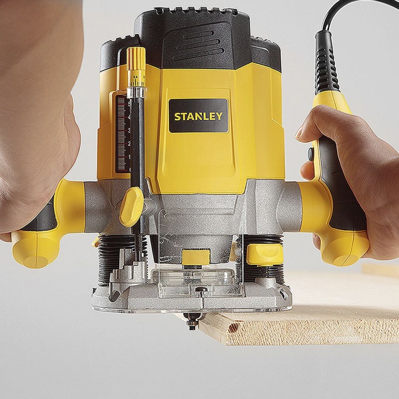 Ruteadora 1/4" 1200W 55 mm + 6 Fresas Stanley SRR1200-B2_10