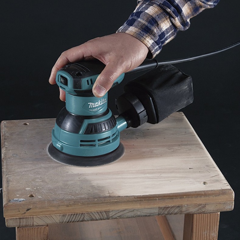Lijadora Excéntrica 5" (125 mm) 240W Makita MT M9204B_4